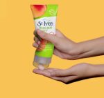 اسکراب تیوپی زردآلو سینت ایوز مدل Fresh Skin